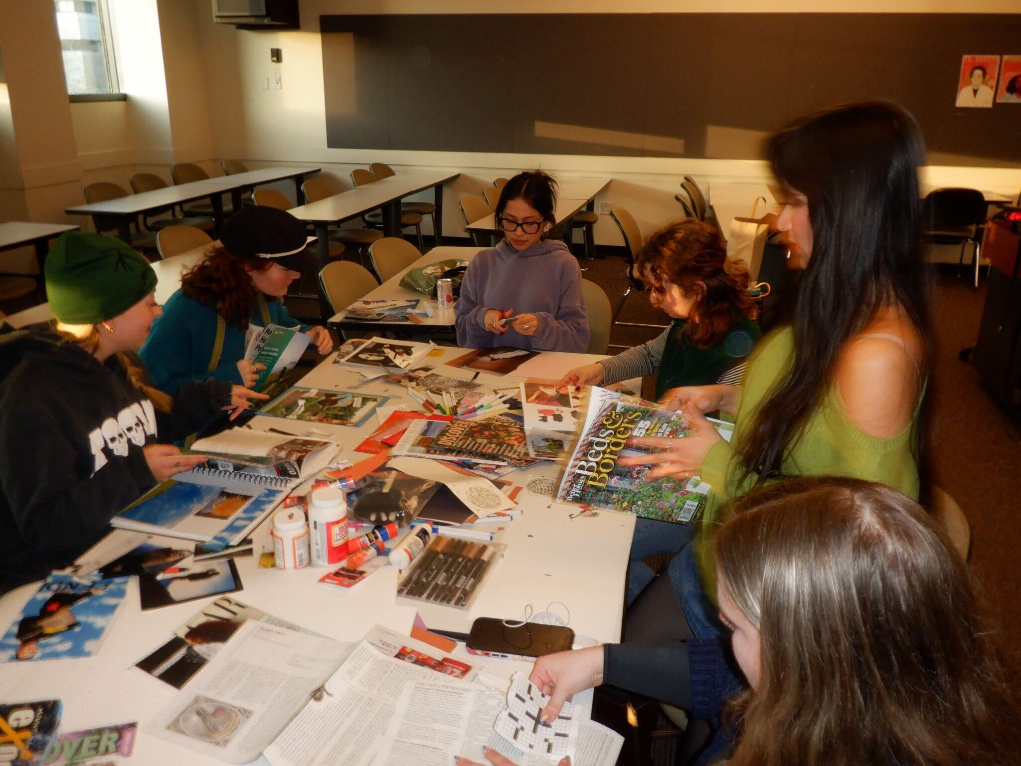 Students craft at a PRSSA meeting.